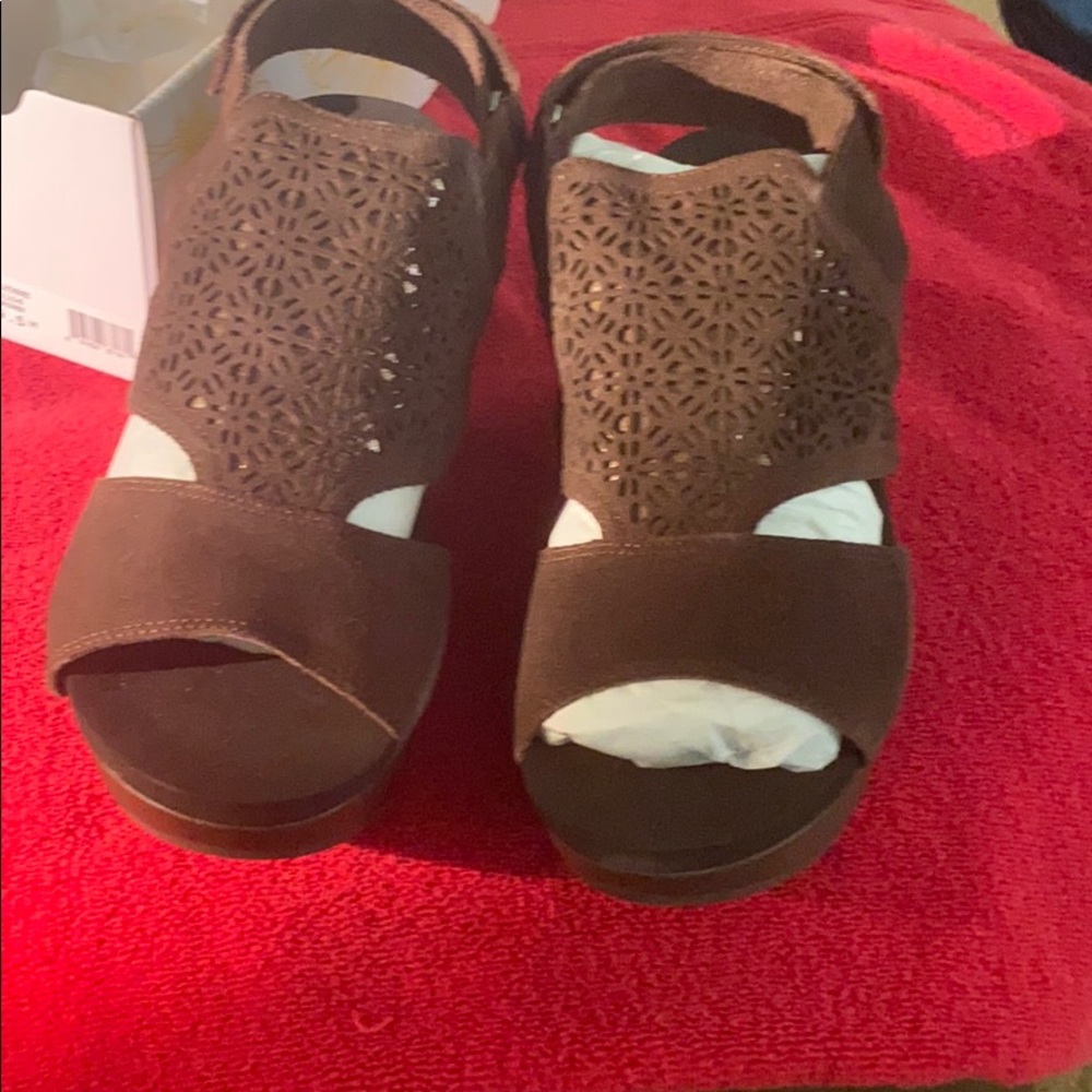 NIB Yellowbox Sandals 👡👡